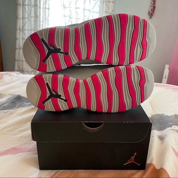 BNIB girl’s Jordan 10 in smoke grey and pink!  Size 6. - Picture 4 of 7